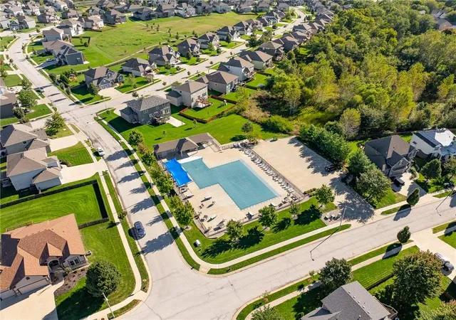 Photo 3 of Single family home for sale at 5612 Nw 96th Street, Kansas City, MO 64154 | MLS# 2630437 | Listing updated on 2026-10-19