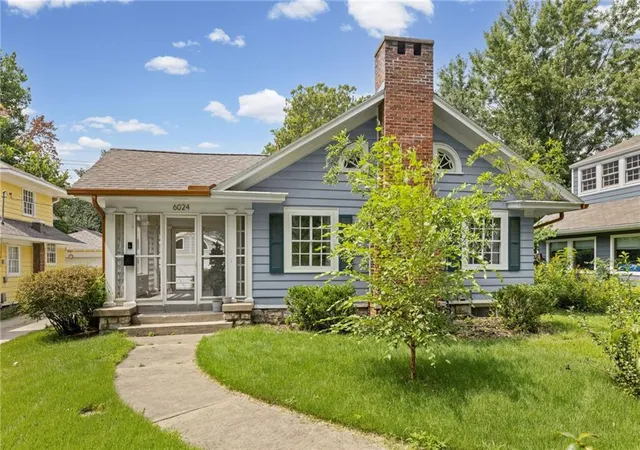 Photo 1 of Single family home for sale at 6024 Oak St, Kansas City, MO 64113 | MLS# 2630439 | Listing updated on 2026-10-04