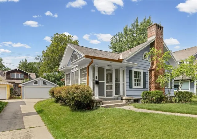 Photo 2 of Single family home for sale at 6024 Oak St, Kansas City, MO 64113 | MLS# 2630439 | Listing updated on 2026-10-04