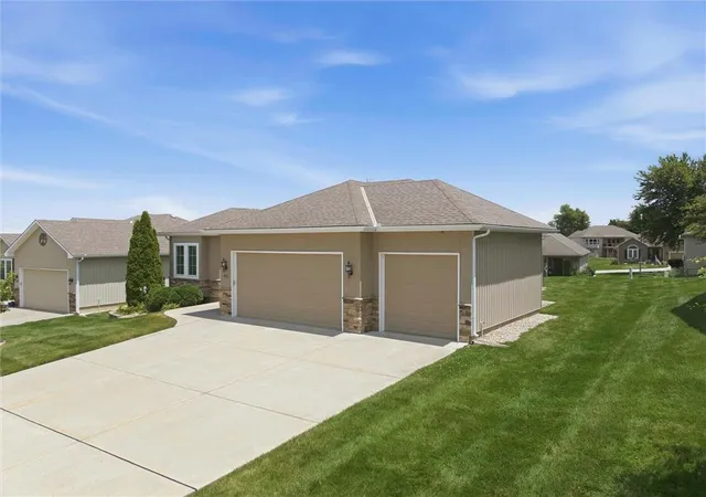 3rd image of 311 Crestview Ct, Raymore, MO 64083 | MLS# 2630442
