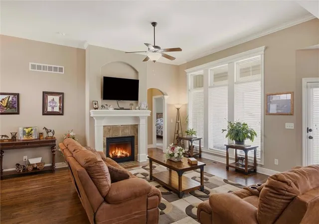 5th image of 311 Crestview Ct, Raymore, MO 64083 | MLS# 2630442