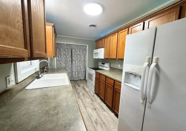 5th image of 721 E Garfield St, Iola, KS 66749 | MLS# 2630448