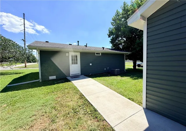 Homes for sale in Nevada, MO | 1402 W Walnut St, Nevada, MO 64772 | MLS# 2630450