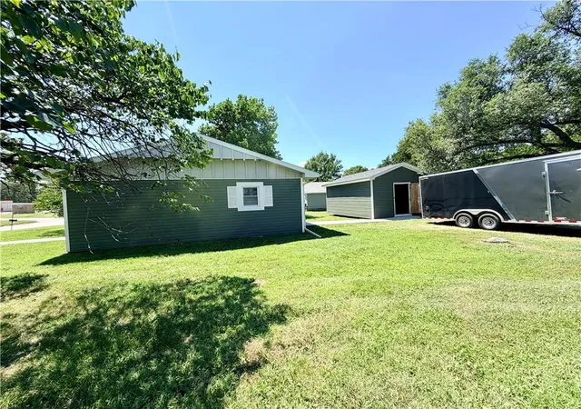 Homes for sale in Nevada, MO | 1402 W Walnut St, Nevada, MO 64772 | MLS# 2630450