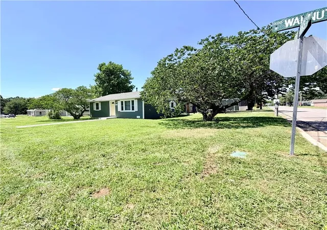 Homes for sale in Nevada, MO | 1402 W Walnut St, Nevada, MO 64772 | MLS# 2630450