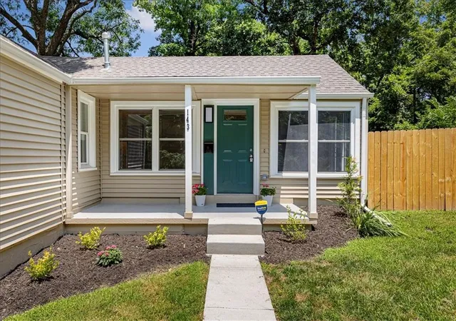 2nd image of 143 Grove Ave, Bonner Springs, KS 66012 | MLS# 2630451