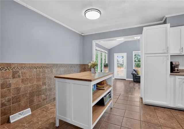Photo 5 of Sale Pending at 1308 NE 88th Street, Kansas City, MO 64155 | MLS# 2630452 | Listing updated on 2026-08-07