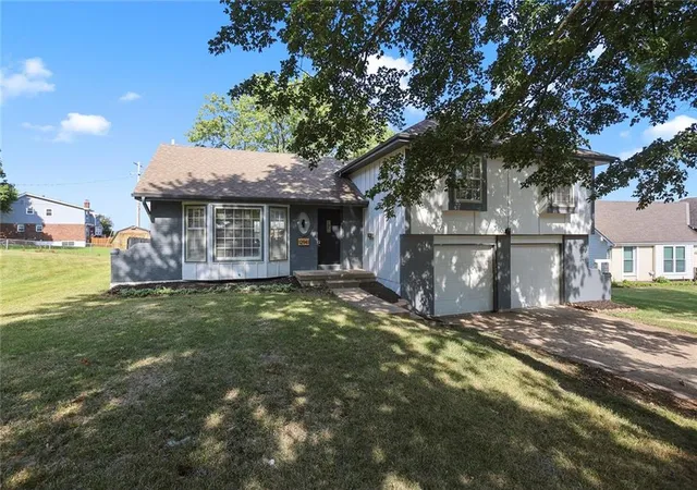 Homes for sale in Grandview, MO | 12941 Fuller Ave, Grandview, MO 64030 | MLS# 2630453