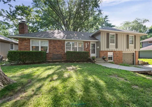 1st image of 5223 Cody St, Shawnee, KS 66203 | MLS# 2630454