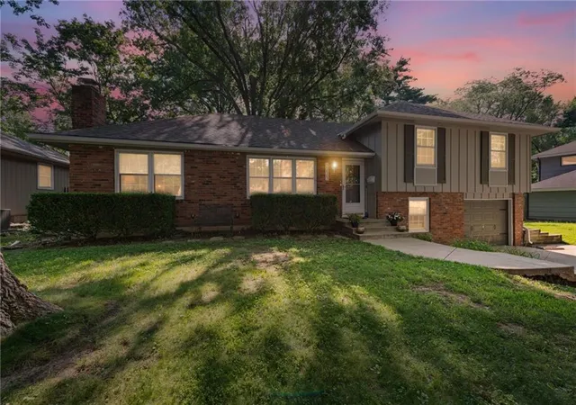 2nd image of 5223 Cody St, Shawnee, KS 66203 | MLS# 2630454