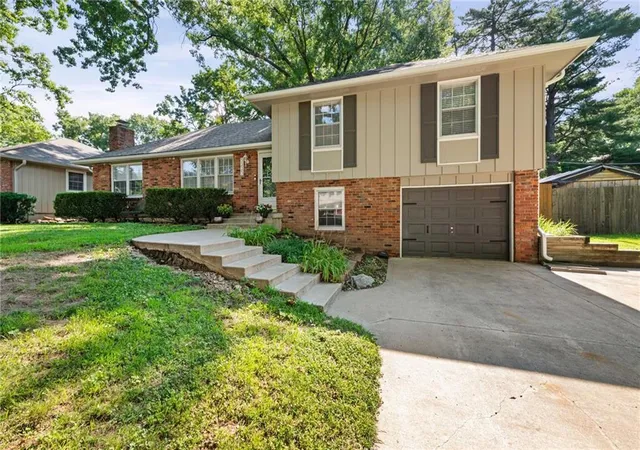 3rd image of 5223 Cody St, Shawnee, KS 66203 | MLS# 2630454