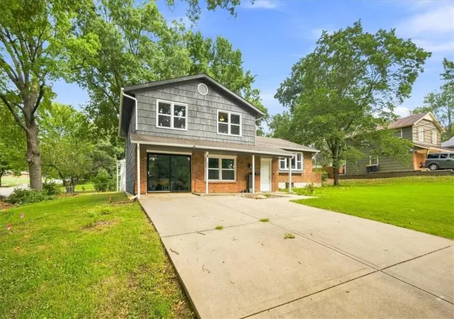 Photo 3 of Single family home for sale at 10001 Cambridge Ave, Kansas City, MO 64134 | MLS# 2630458 | Listing updated on 2026-08-20