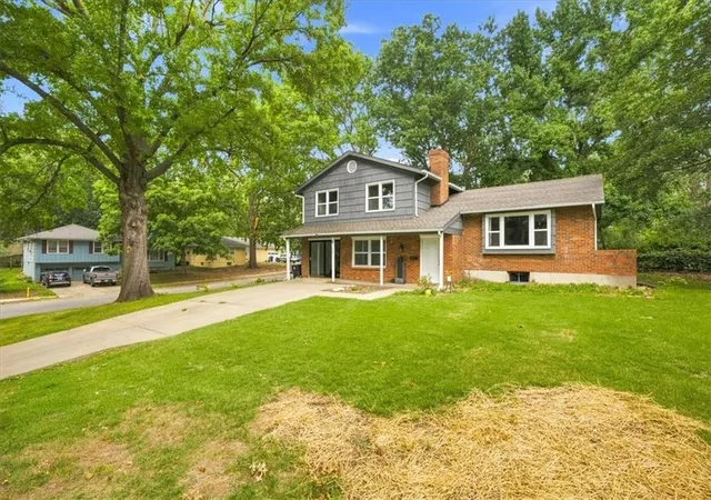 Photo 3 of Single family home for sale at 10001 Cambridge Ave, Kansas City, MO 64134 | MLS# 2630458 | Listing updated on 2026-08-20