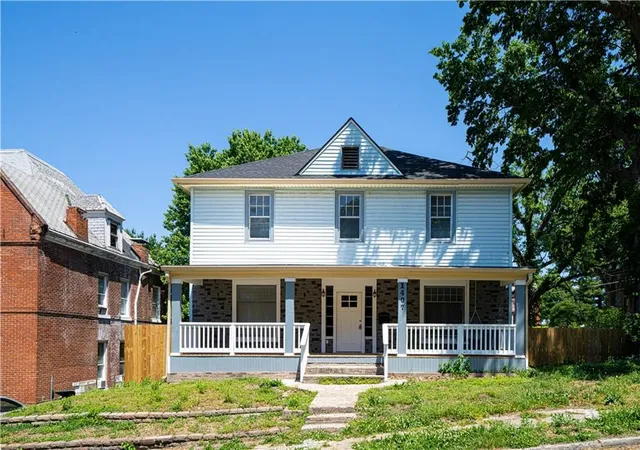 Photo 1 of Single family home for sale at 1407 Felix St, Saint Joseph, MO 64501 | MLS# 2630464 | Listing updated on 2026-09-20