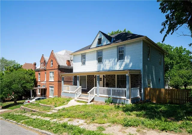 Photo 2 of Single family home for sale at 1407 Felix St, Saint Joseph, MO 64501 | MLS# 2630464 | Listing updated on 2026-09-20