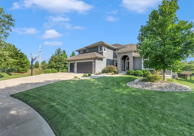3rd image of 11901 W 160Th Pl, Overland Park, KS 66221 | MLS# 2630470