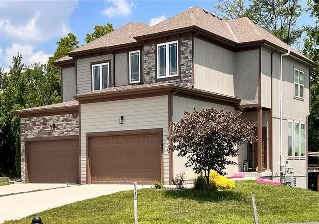 2nd image of 22316 22318 W 76th St, Shawnee, KS 66227 | MLS# 2630473