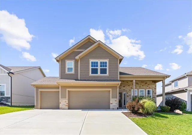 Homes for sale in De Soto, KS | 31408 W 85th Ter, De Soto, KS 66018 | MLS# 2630482