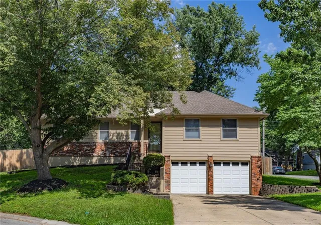 1st image of 1308 S Apache Ct, Olathe, KS 66062 | MLS# 2630502