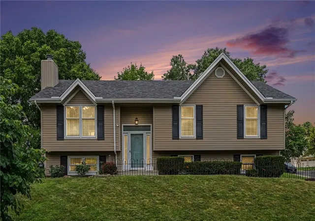 Photo 1 of Sale Pending at 8626 N Wayland Ave, Kansas City, MO 64153 | MLS# 2630505 | Listing updated on 2026-08-26