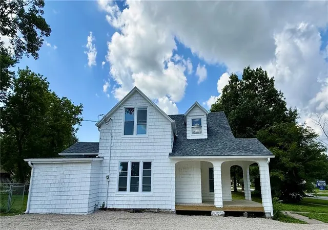 Homes for sale in Ottawa, KS | 1216 S Cedar St, Ottawa, KS 66067 | MLS# 2630510