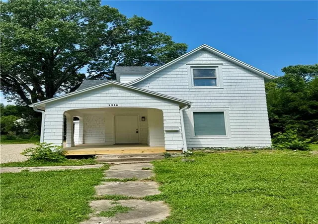 Homes for sale in Ottawa, KS | 1216 S Cedar St, Ottawa, KS 66067 | MLS# 2630510