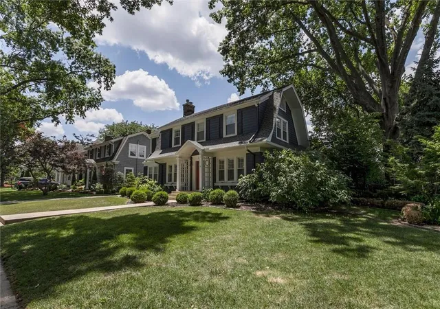Homes for sale in Kansas City, MO | 6424 Jefferson St, Kansas City, MO 64113 | MLS# 2630511