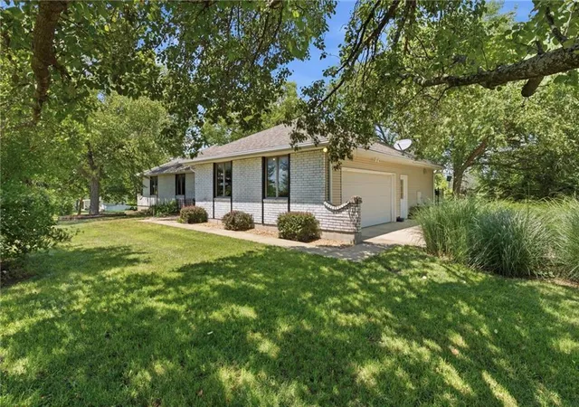2nd image of 1116 W Hubach Hill Rd, Raymore, MO 64083 | MLS# 2630515