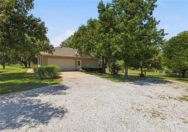 3rd image of 1116 W Hubach Hill Rd, Raymore, MO 64083 | MLS# 2630515