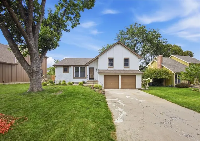 Homes for sale in Lenexa, KS | 14906 W 89th St, Lenexa, KS 66215 | MLS# 2630516