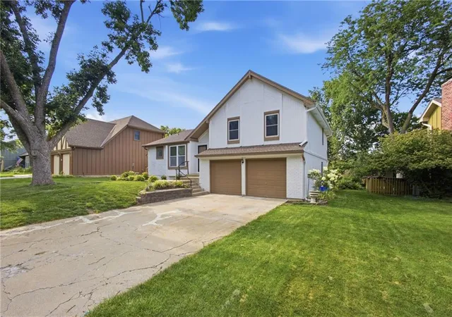 Homes for sale in Lenexa, KS | 14906 W 89th St, Lenexa, KS 66215 | MLS# 2630516