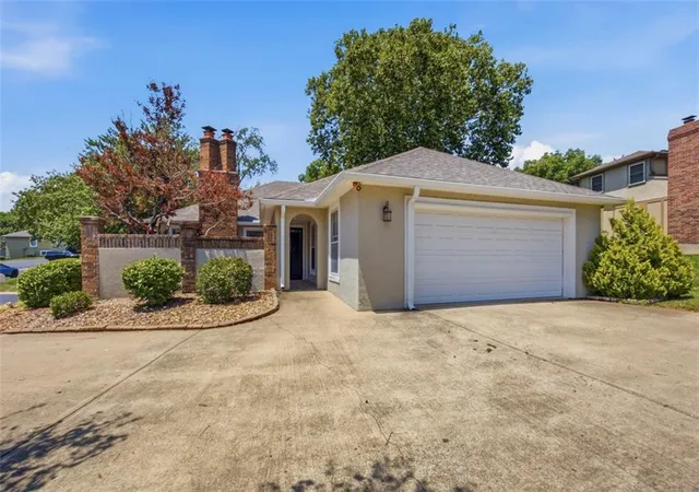 3rd image of 9726 Reeder St, Overland Park, KS 66214 | MLS# 2630524