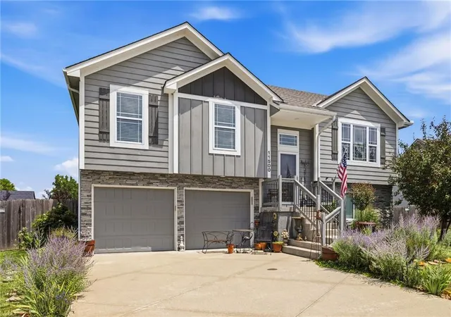 1st image of 11500 E 207th Cir, Peculiar, MO 64078 | MLS# 2630525