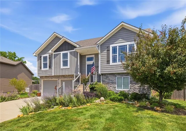 3rd image of 11500 E 207Th Cir, Peculiar, MO 64078 | MLS# 2630525