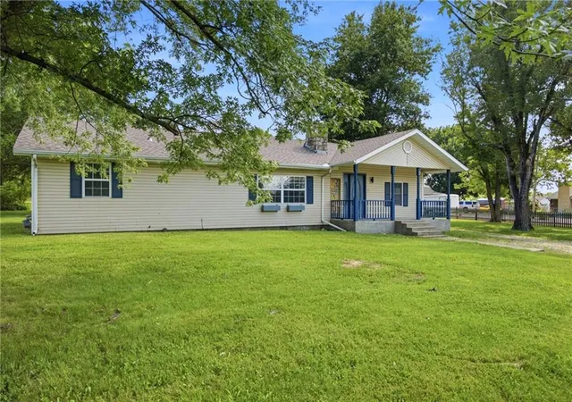 Homes for sale in Fort Scott, KS | 2278 Jayhawk Rd, Fort Scott, KS 66701 | MLS# 2630531