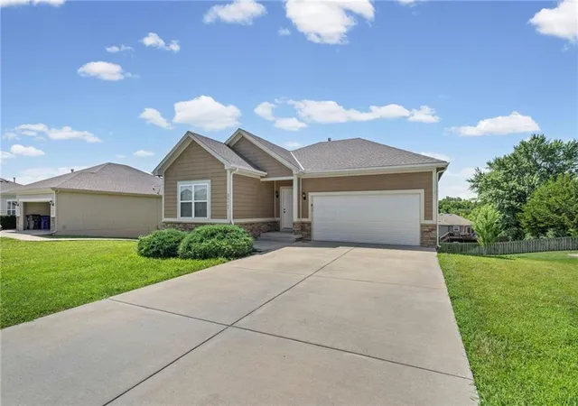 Homes for sale in Olathe, KS | 26165 W 141st Ct, Olathe, KS 66061 | MLS# 2630538