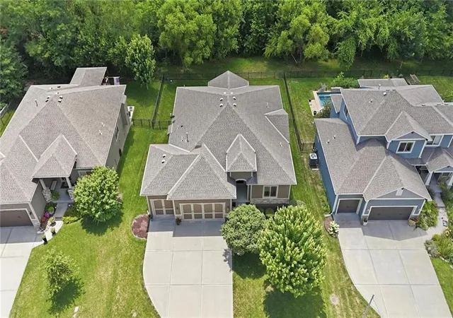 2nd image of 404 Se Mill Creek Dr, Lees Summit, MO 64063 | MLS# 2630546