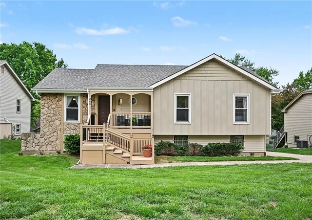 Homes for sale in Kansas City, MO | 3601 77th St, Kansas City, MO 64119 | MLS# 2630561