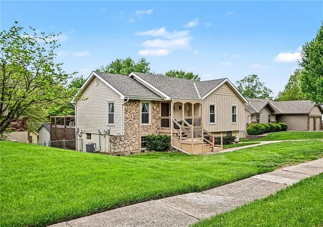 Homes for sale in Kansas City, MO | 3601 77th St, Kansas City, MO 64119 | MLS# 2630561