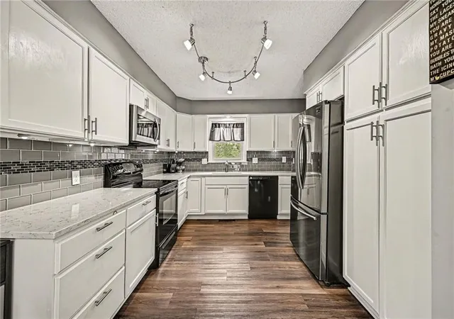 2nd image of 3601 77th St, Kansas City, MO 64119 | MLS# 2630561
