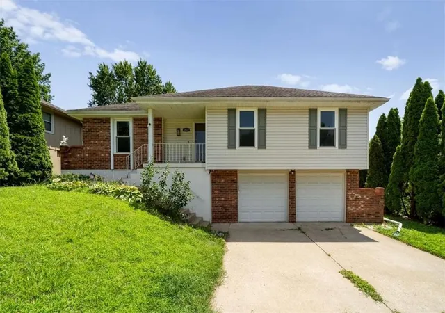 Single family home for sale at 2924 SW Walnut St, Blue Springs, MO 64015 | MLS# 2630566