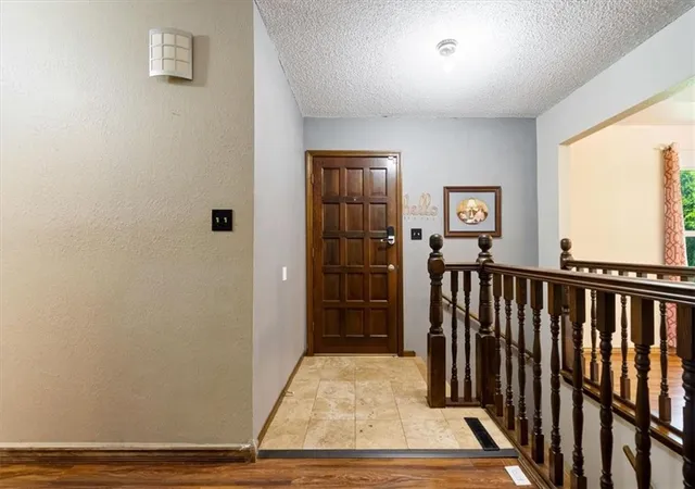 Photo 3 of Single family home for sale at 2924 Sw Walnut St, Blue Springs, MO 64015 | MLS# 2630566 | Listing updated on 2026-08-31