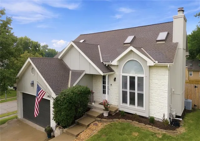 Photo 2 of Single family home for sale at 6453 N Amoret Ave, Kansas City, MO 64151 | MLS# 2630567 | Listing updated on 2026-08-30
