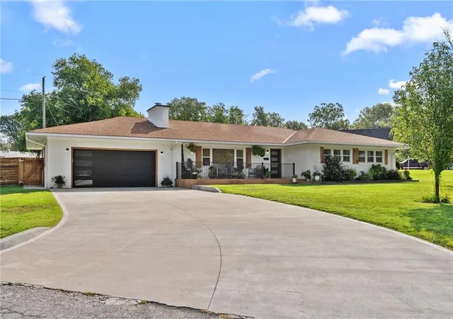 1st image of 610 W Clark St, Butler, MO 64730 | MLS# 2630571