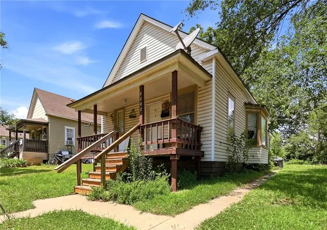 Photo 2 of Single family home for sale at 2202 Wood Ave, Kansas City, KS 66104 | MLS# 2630573 | Listing updated on 2026-08-26