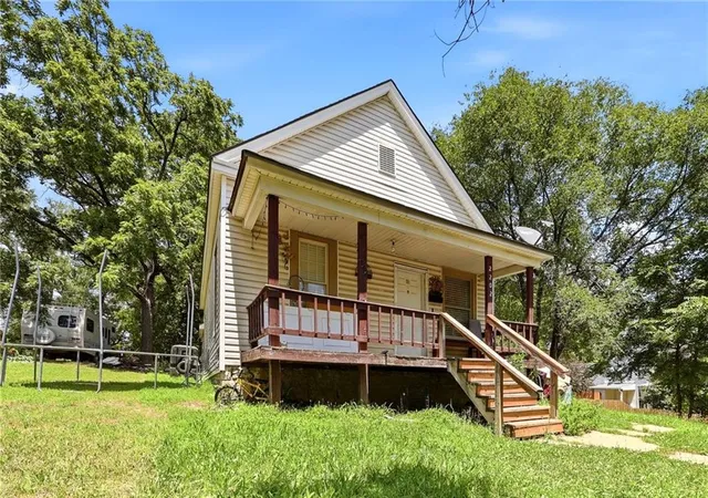 Photo 3 of Single family home for sale at 2202 Wood Ave, Kansas City, KS 66104 | MLS# 2630573 | Listing updated on 2026-08-26