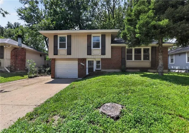 Photo 3 of Sale Pending at 11718 Fuller Ave, Kansas City, MO 64134 | MLS# 2630574 | Listing updated on 2026-09-02