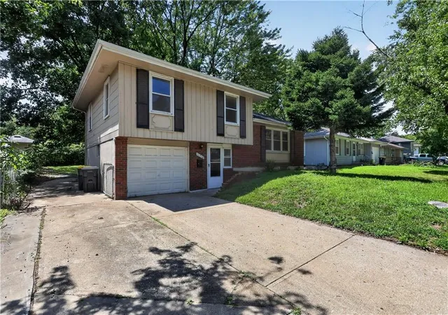 Photo 3 of Sale Pending at 11718 Fuller Ave, Kansas City, MO 64134 | MLS# 2630574 | Listing updated on 2026-09-02