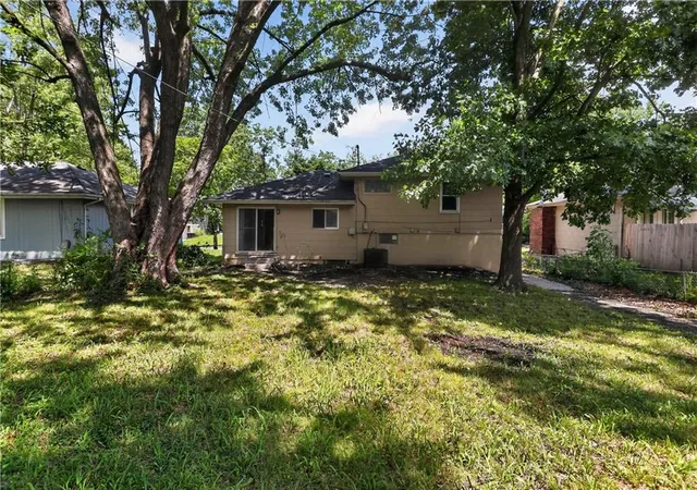 Photo 4 of Sale Pending at 11718 Fuller Ave, Kansas City, MO 64134 | MLS# 2630574 | Listing updated on 2026-09-02