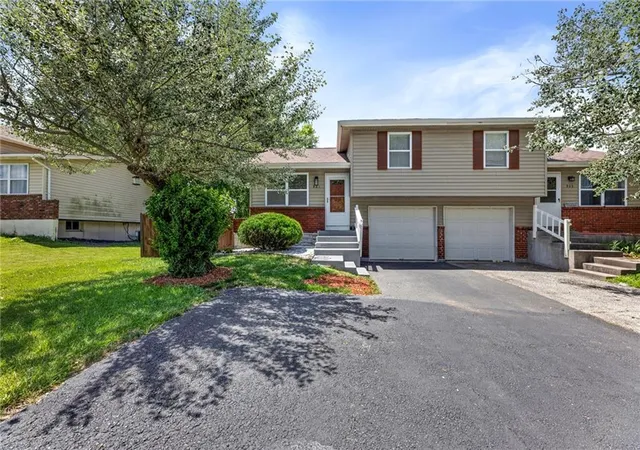 1st image of 921 N Jan Mar Dr, Olathe, KS 66061 | MLS# 2630583